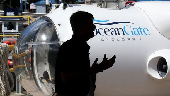 El presidente de OceanGate, Stockton Rush, frente a uno de los submarinos de la empresa. (Getty Images).