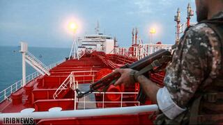 Irán ordenó a buque de Reino Unido que no interfiriera en captura del petrolero | VIDEO