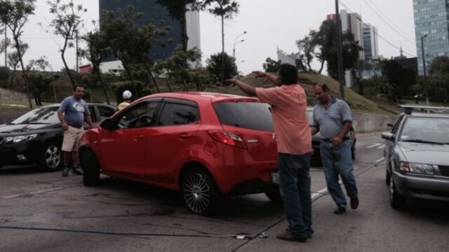 Choque en la Vía Expresa causó congestión cerca de Javier Prado