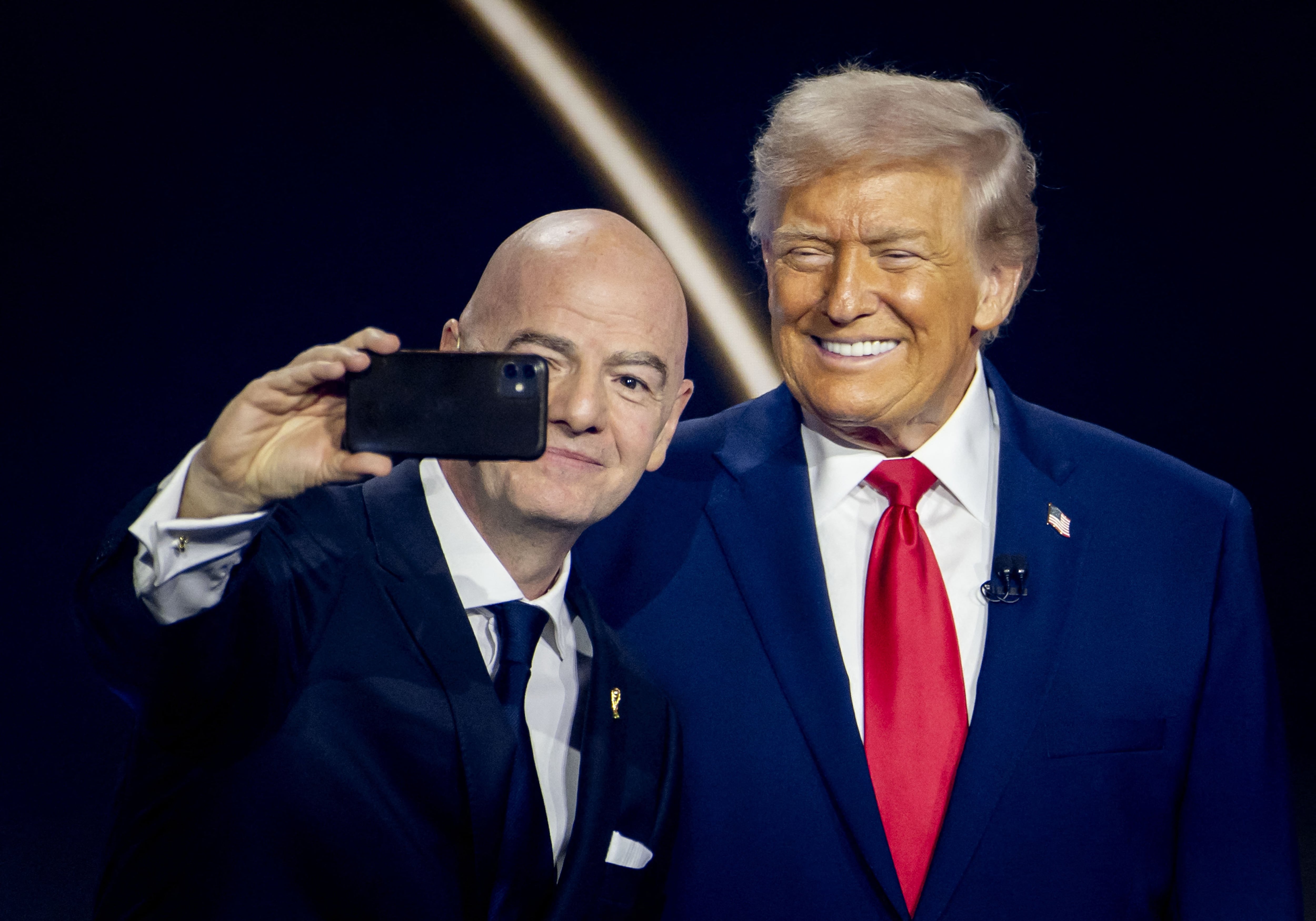 Trump reconoce que pidió una revisión a Infantino por la tarjeta roja a Balogun