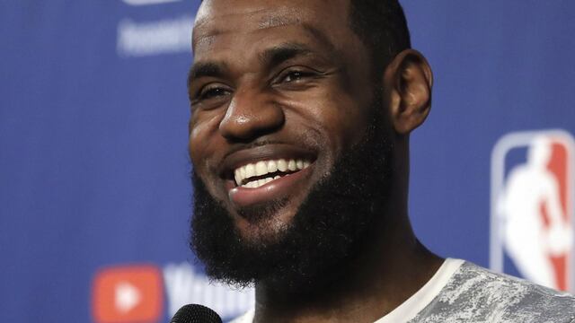 LeBron James negocia protagonizar nueva comedia de Paramount