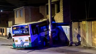Bus de transporte público choca contra vivienda en Mi Perú durante la madrugada