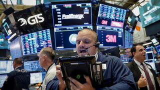 Wall Street cierra al alza y marca récord histórico del Dow Jones y S&amp;P 500