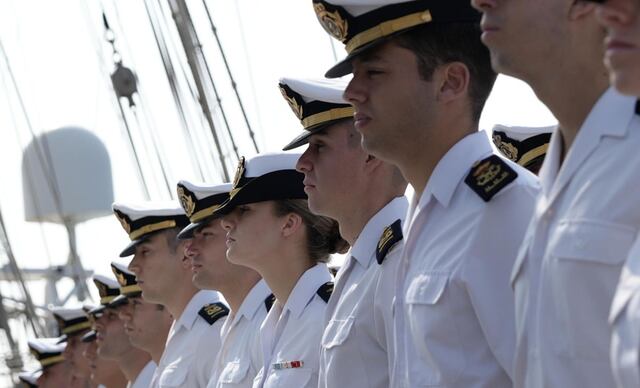 La Princesa de Asturias, Leonor de Borbón (2d), heredera de la corona española, llega al puerto peruano del Callao a bordo del buque escuela de la Armada Juan Sebastian Elcano | EFE/John Reyes