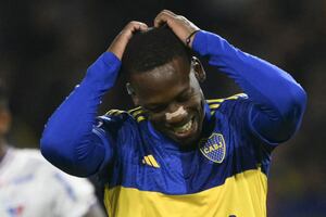 Advíncula y dos expulsiones que lo condenan: ¿Cuál fue su incidencia en las últimas eliminaciones de Boca Juniors?