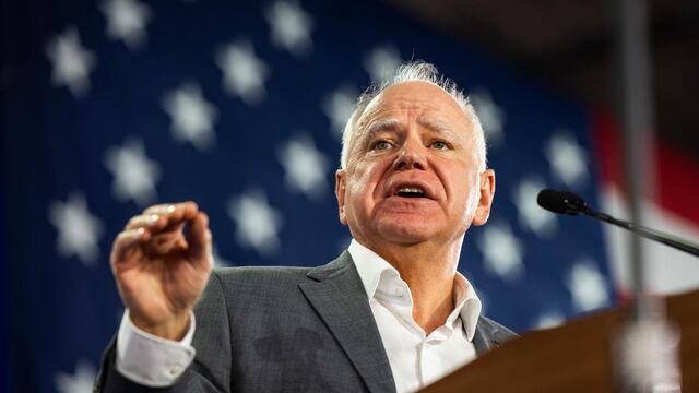 Tim Walz, en el punto de mira por haber dicho que es “amigo de los tiradores de escuelas”