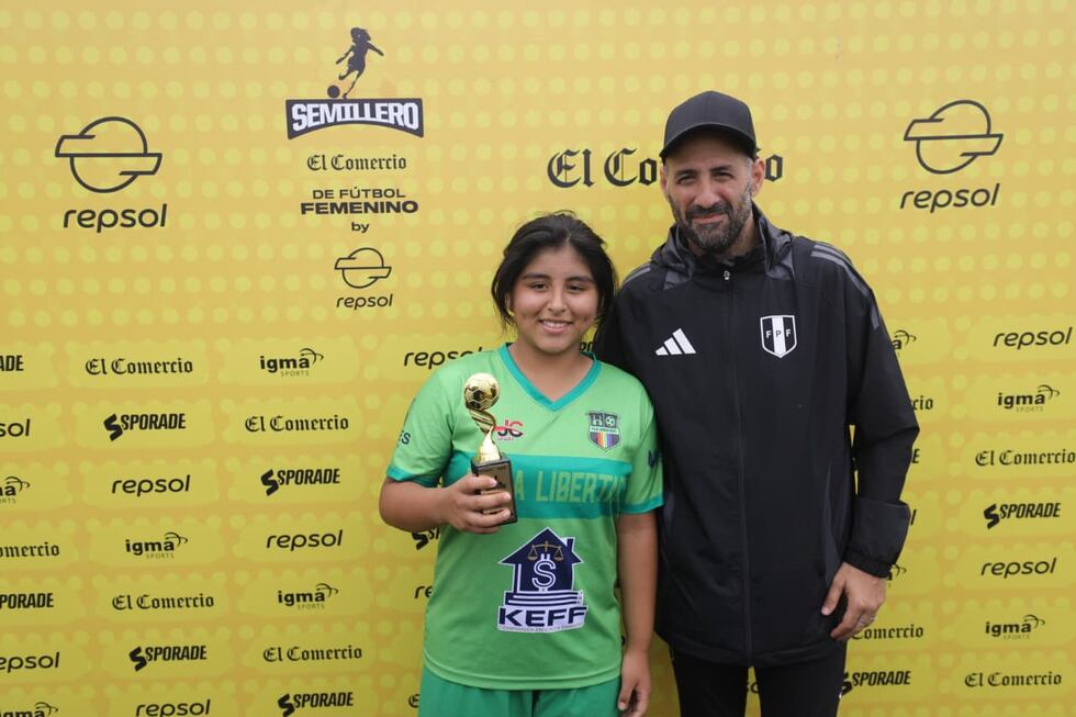 Antonio Spinelli, técnico de la selección peruana de fútbol femenino, estuvo presente en el Semillero El Comercio de Fútbol Femenino Repsol. (Foto: Antonio Melgarejo / GEC)