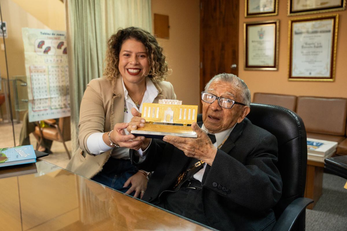 Biblioteca Nacional del Perú entrega declaratoria de Patrimonio Cultural de la Nación del libro “Coquito” a su creador Everardo Zapata. (Foto: BNP)