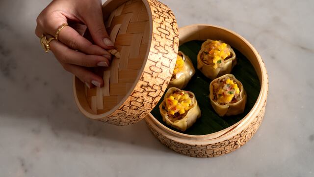 Fresquísimos siu mais rellenos de paiche, cocona y cecina.