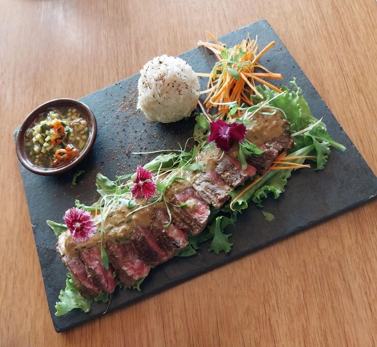 Ozu ofrece una experiencia gastronómica por Asia sin salir de Lima. El menú degustación está pensado para dos personas.