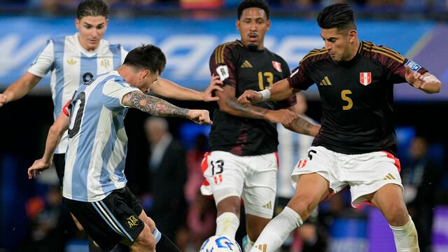 El cruce de Messi con Zambrano y la recordada frase del campeón del mundo: “¿Qué haces, bobo?” | Foto: AFP