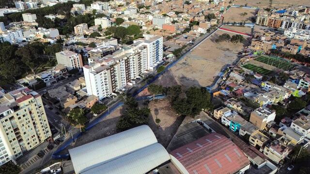 Casi todos los terrenos y predios que por décadas permanecían a lo largo del trayecto entre las estaciones Plaza de Flores del Metropolitano y Atocongo de la Línea 1 del Metro ya fueron demolidos. (Foto: Antonio Melgarejo)