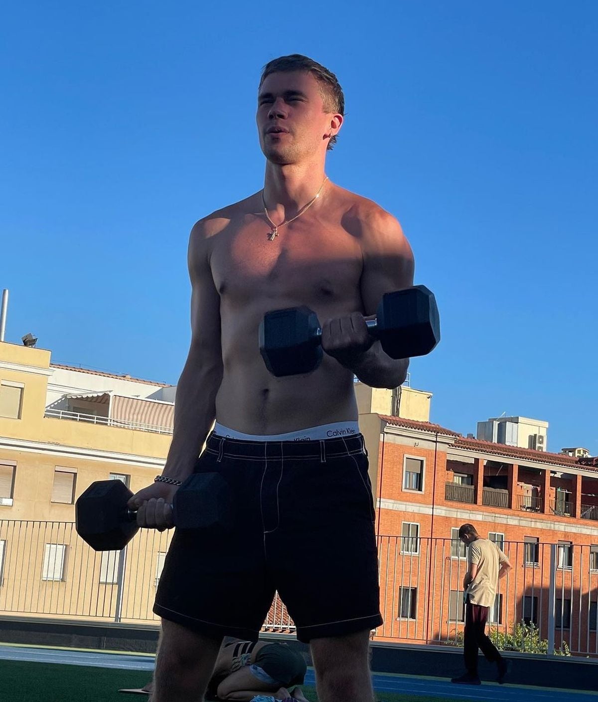 Al joven le encanta mantener en forma su cuerpo con constante ejercicios (Foto: Gleb Abrosimov / Instagram)