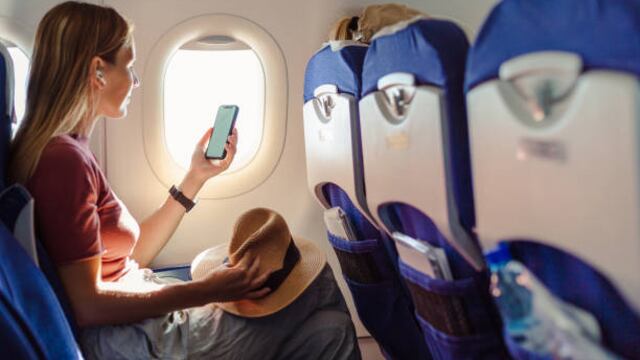 ¿Cuál es la aerolínea que le prohibió a sus pasajeros la toma de fotos y grabación de videos dentro de un avión?