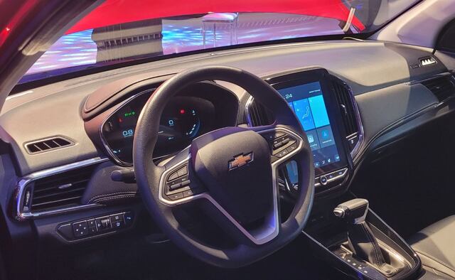 El volante ofrece mandos al volante y es ajustable en altura. (Foto: Fernando Roca)