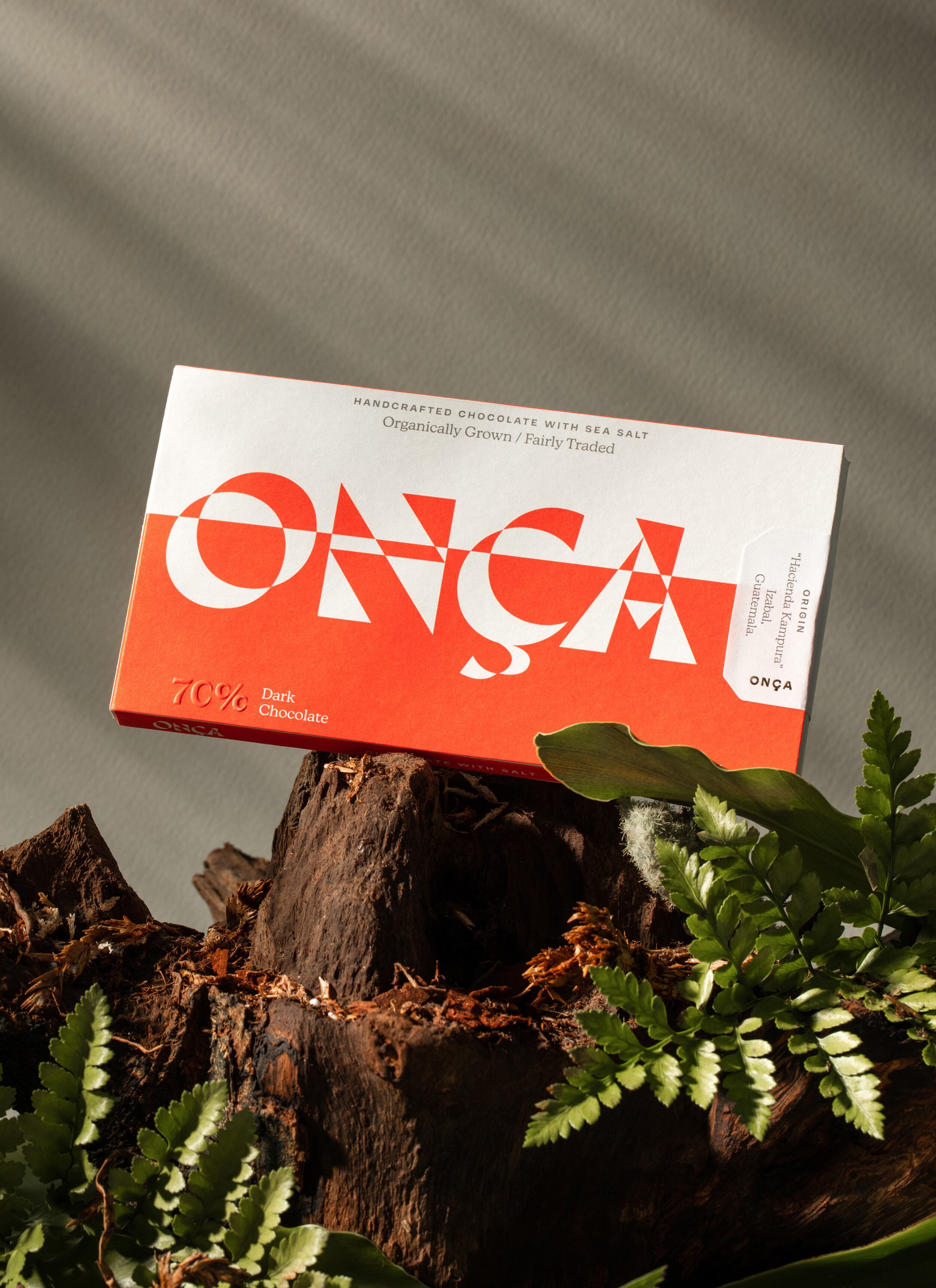 Diseño de Alejandro Gavancho para la marca escocesa Onça Chocolate. Visita sus diseños en IG: @designbymagno.