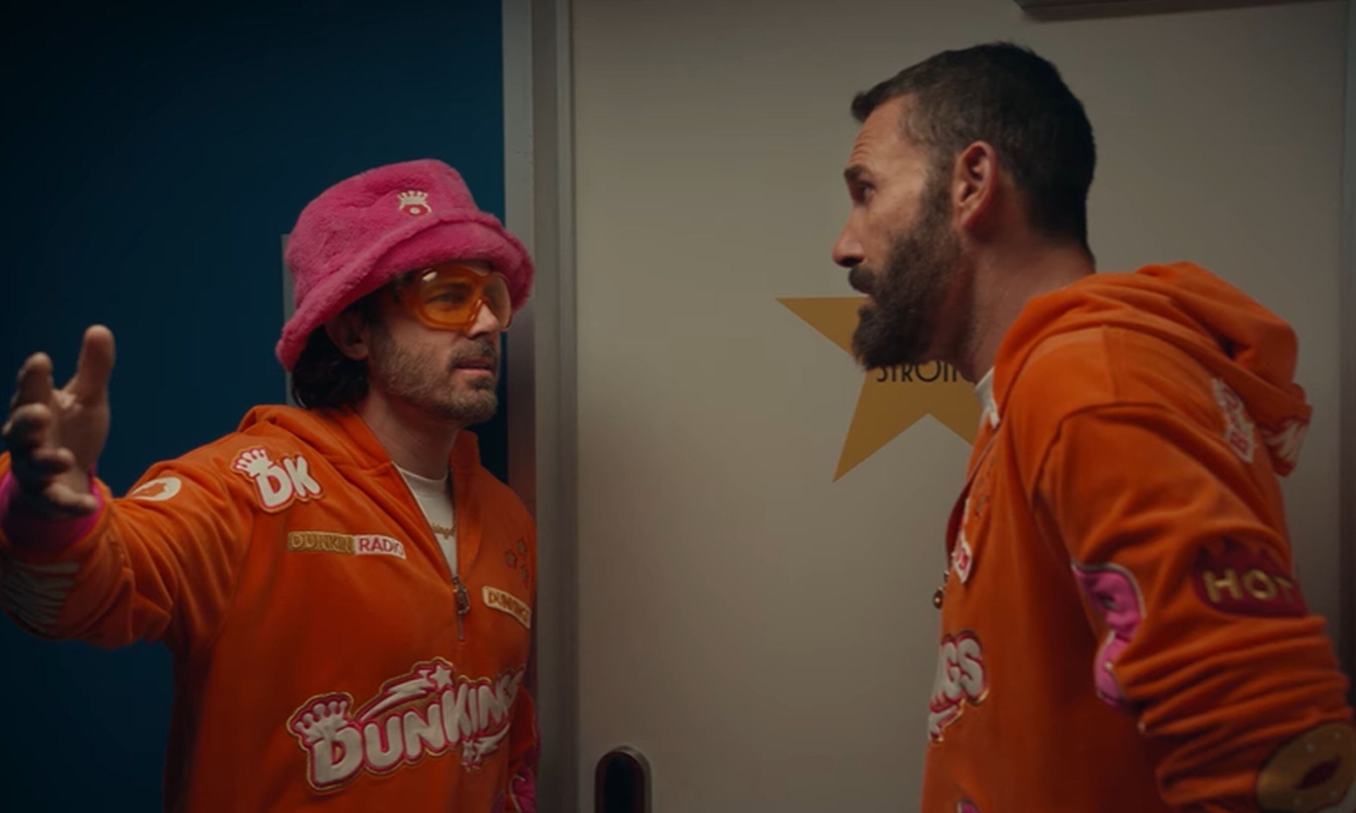En el ‘teaser’ del comercial de Dunkin’ aparece el hermano de Ben, Casey Affleck. (Foto: Dunkin’ / YouTube)