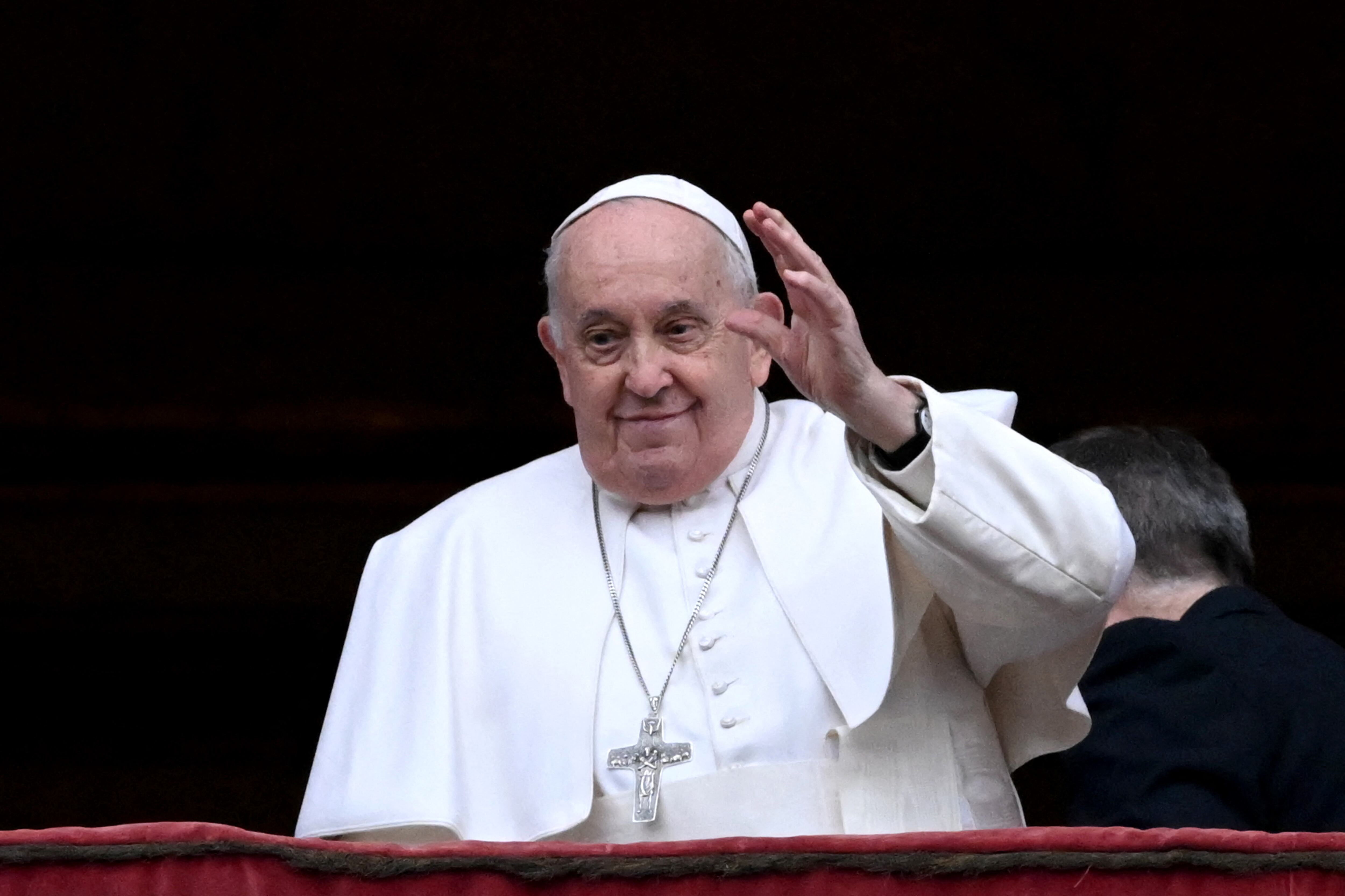 El papa Francisco durante la bendición de Navidad Urbi et Orbi en la Plaza de San Pedro en el Vaticano el 25 de diciembre de 2023. (Foto de Tiziana FABI / AFP).
