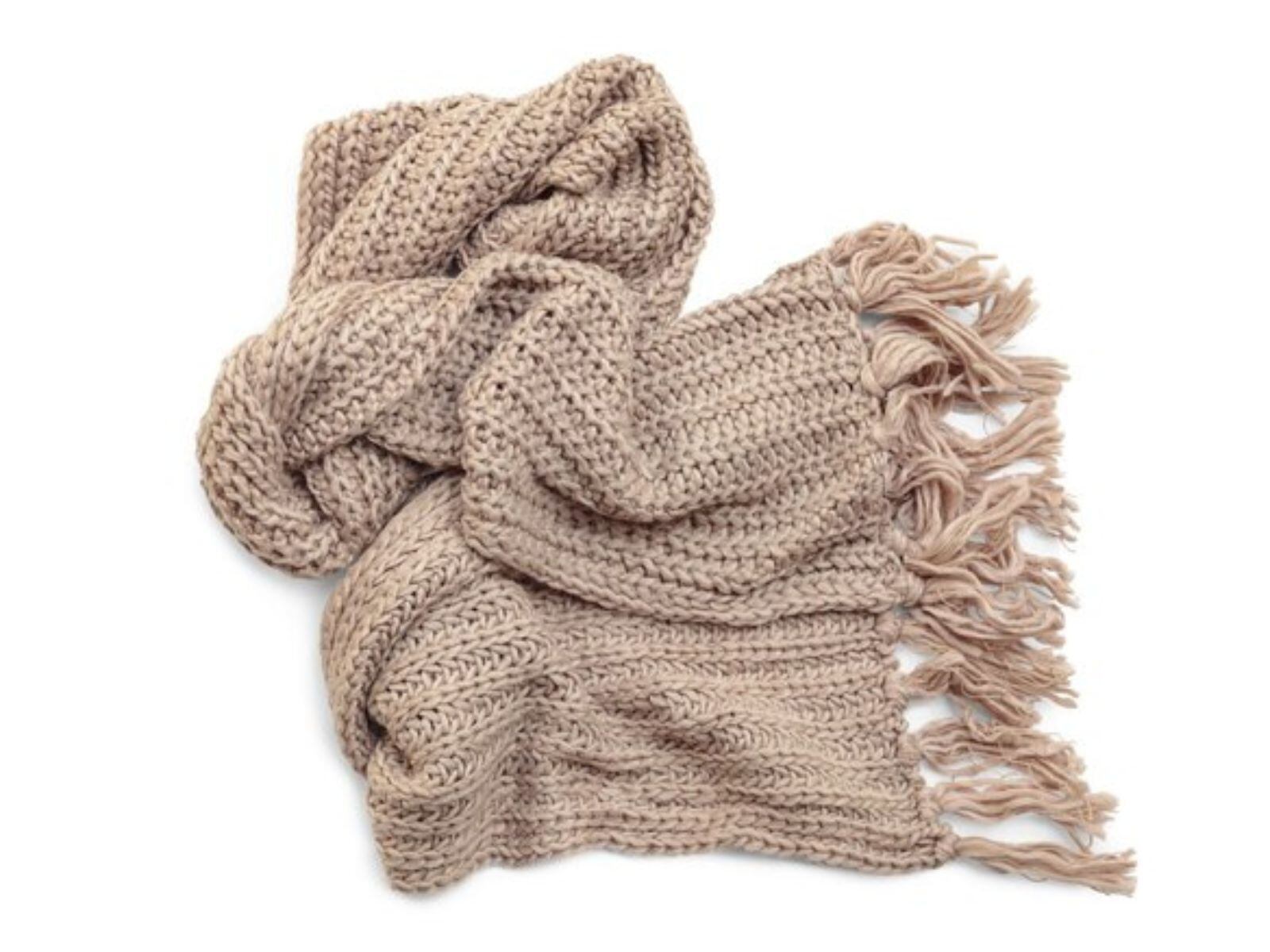 TRUCOS CASEROS | Dejar limpias las bufandas será tan fácil con aplicar este hack. (Foto: natapro/Freepik)