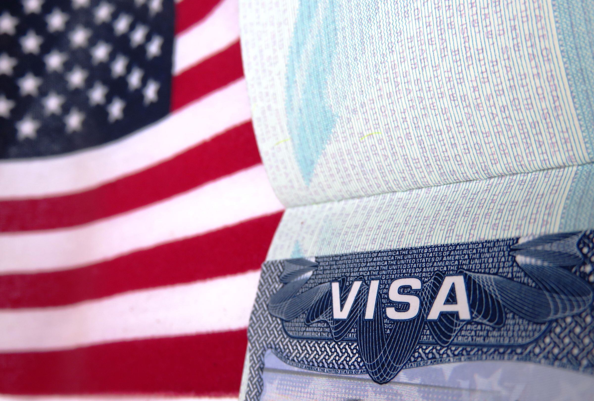 Tras enviar sus datos bancarios sin cuidado, su visa fue rechazada, mientras que su familia la obtuvo sin problemas. (Foto: tzahiV / iStock)