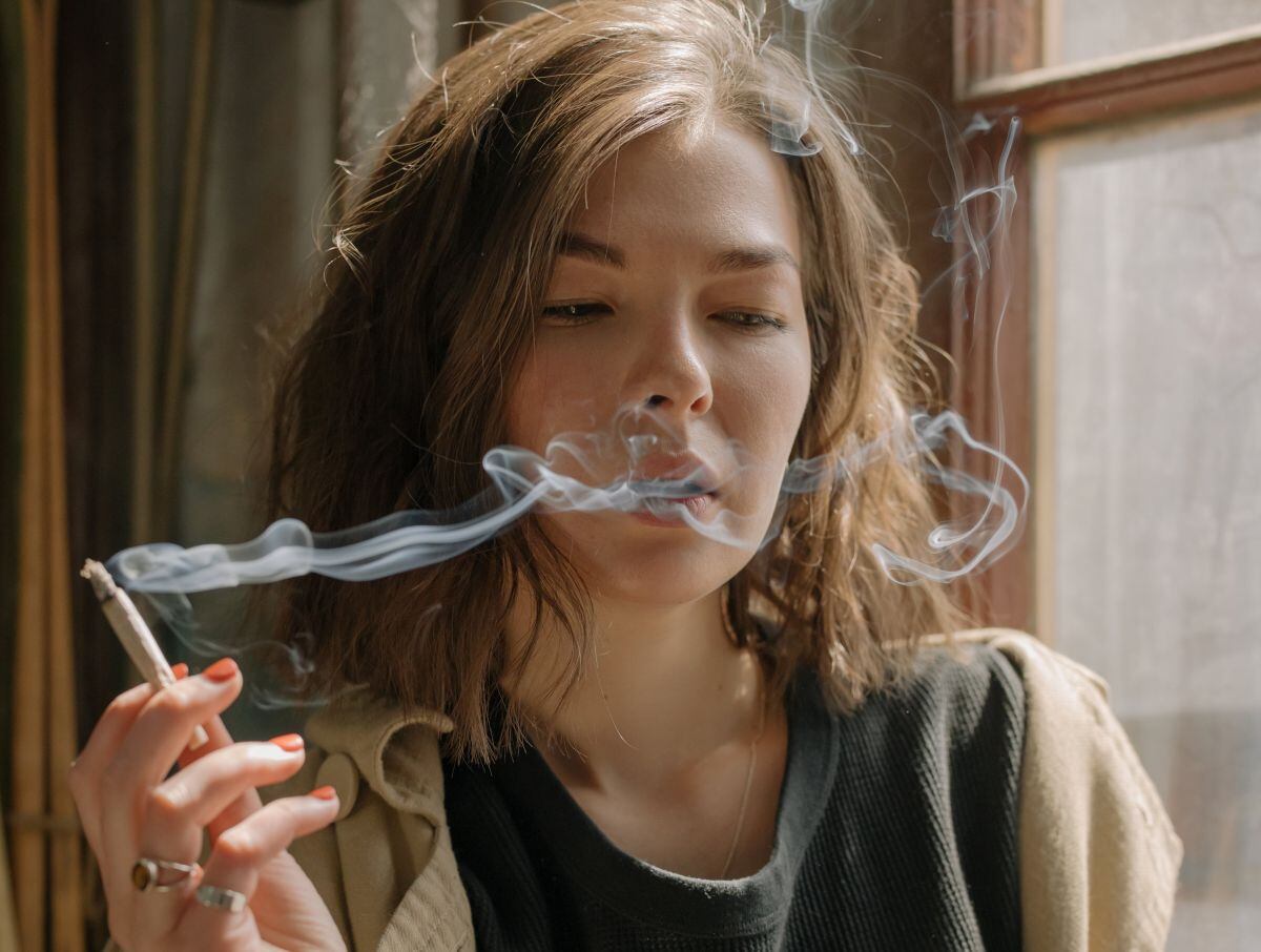 TRUCOS DE BELLEZA | Tener una piel saludable es una poderosa razón para dejar de fumar. (Foto: cottonbro studio / Pexels)