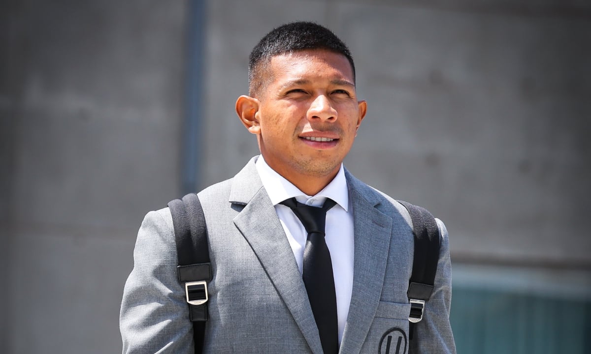 Por qué Edison Flores no se despidió de Pablo Guede cuando dejó Morelia de la Liga MX | El mediocampista peruano reveló recientemente los motivos detrás de esta decisión en una entrevista en la que compartió detalles inéditos sobre su carrera y vida personal. (Foto: Universitario)