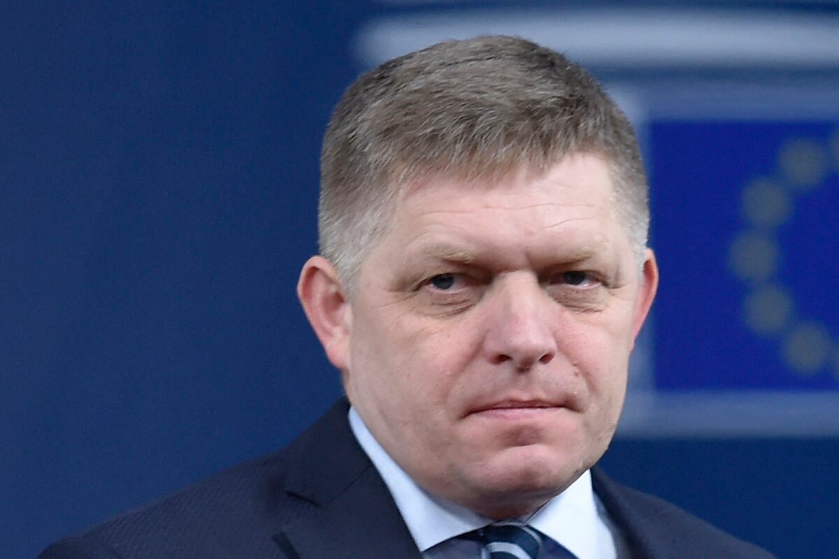 El primer ministro de Eslovaquia, Robert Fico, llega a una reunión del grupo de los 'Cuatro de Visegrado' de Europa Central en Bruselas, el 14 de diciembre de 2017. (Foto de JOHN THYS / AFP)