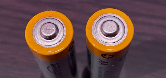 Cómo saber si las pilas están cargadas o descargadas con un sencillo truco