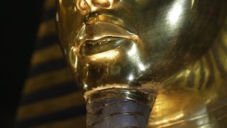 Egipto reconoce reparación defectuosa de máscara de Tutankamón