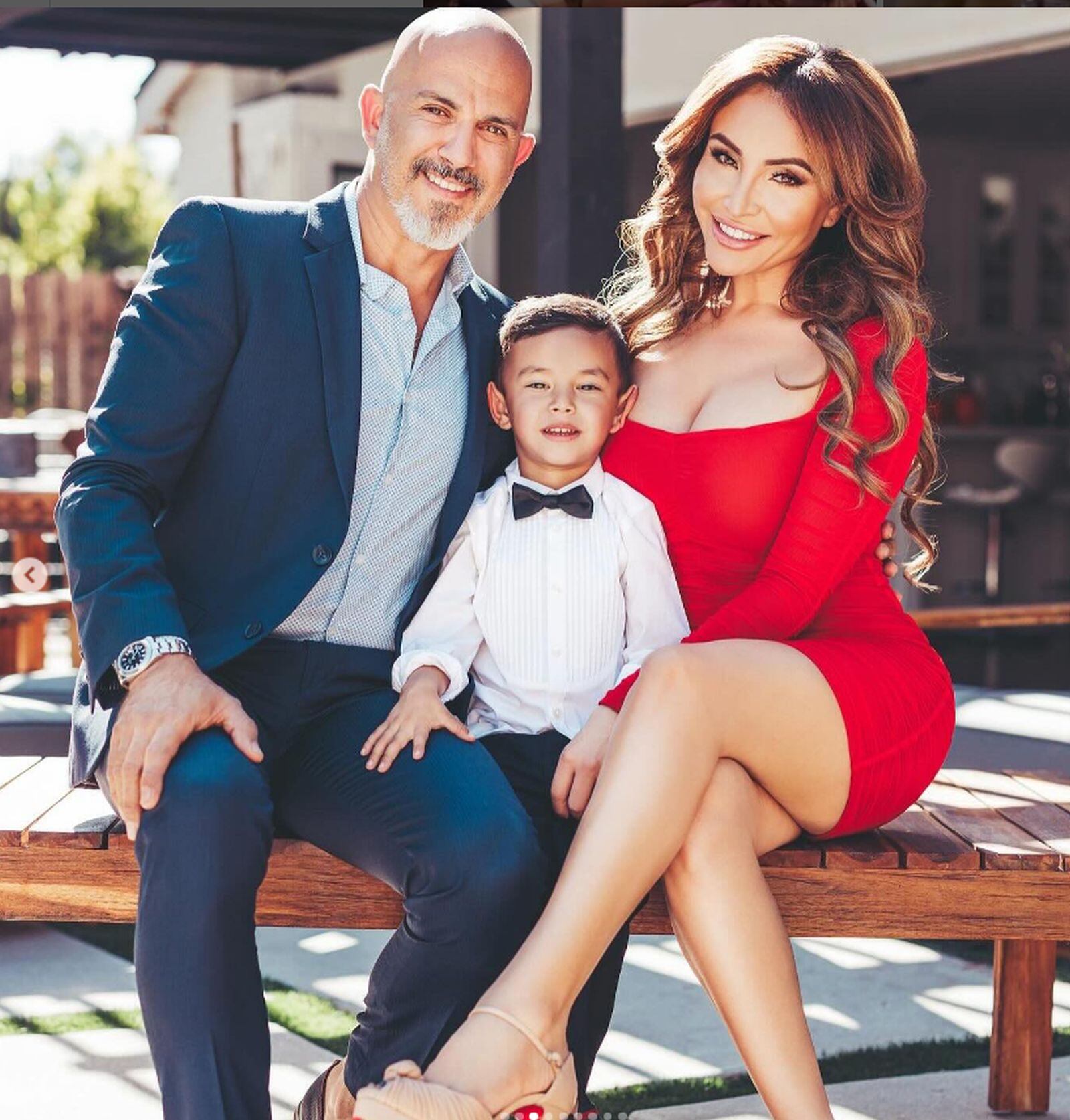 'La Bronca' junto a su esposo y su pequeño hijo (Foto: La Bronca/Instagram)