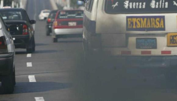 Según un informe de la Asociación Automotriz del Perú, el problema de la contaminación del aire se agrava porque el parque vehicular es antiguo, con una antigüedad promedio superior a los 14 años. Esto implica que circulan numerosas
unidades que no cumplen con estándares modernos de emisiones y que, por tanto, generan
altos niveles de contaminación.