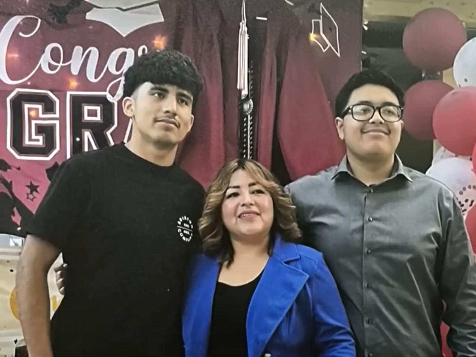 Ambos hijos han asegurado que extrañan a su madre. Cuentan los días para tenerla de regreso. (Crédito: NBCLA / YouTube)