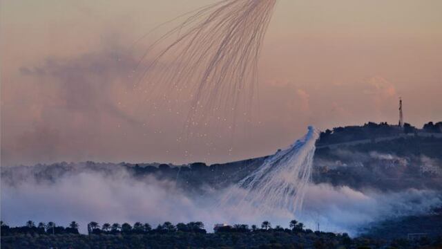 Qué es el fósforo blanco y por qué Israel lo está usando en sus ataques en Líbano