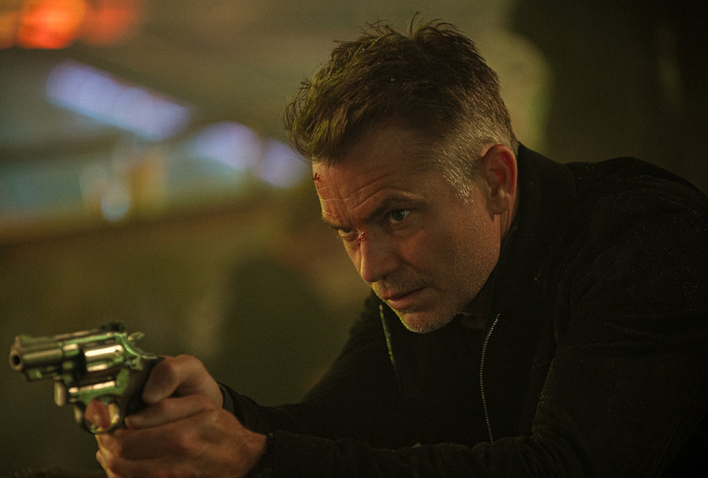 Vincent (Timothy Olyphant) quiere eliminar a todos los que conocen su secreto en la película de acción "Estragos" (Foto: Netflix)