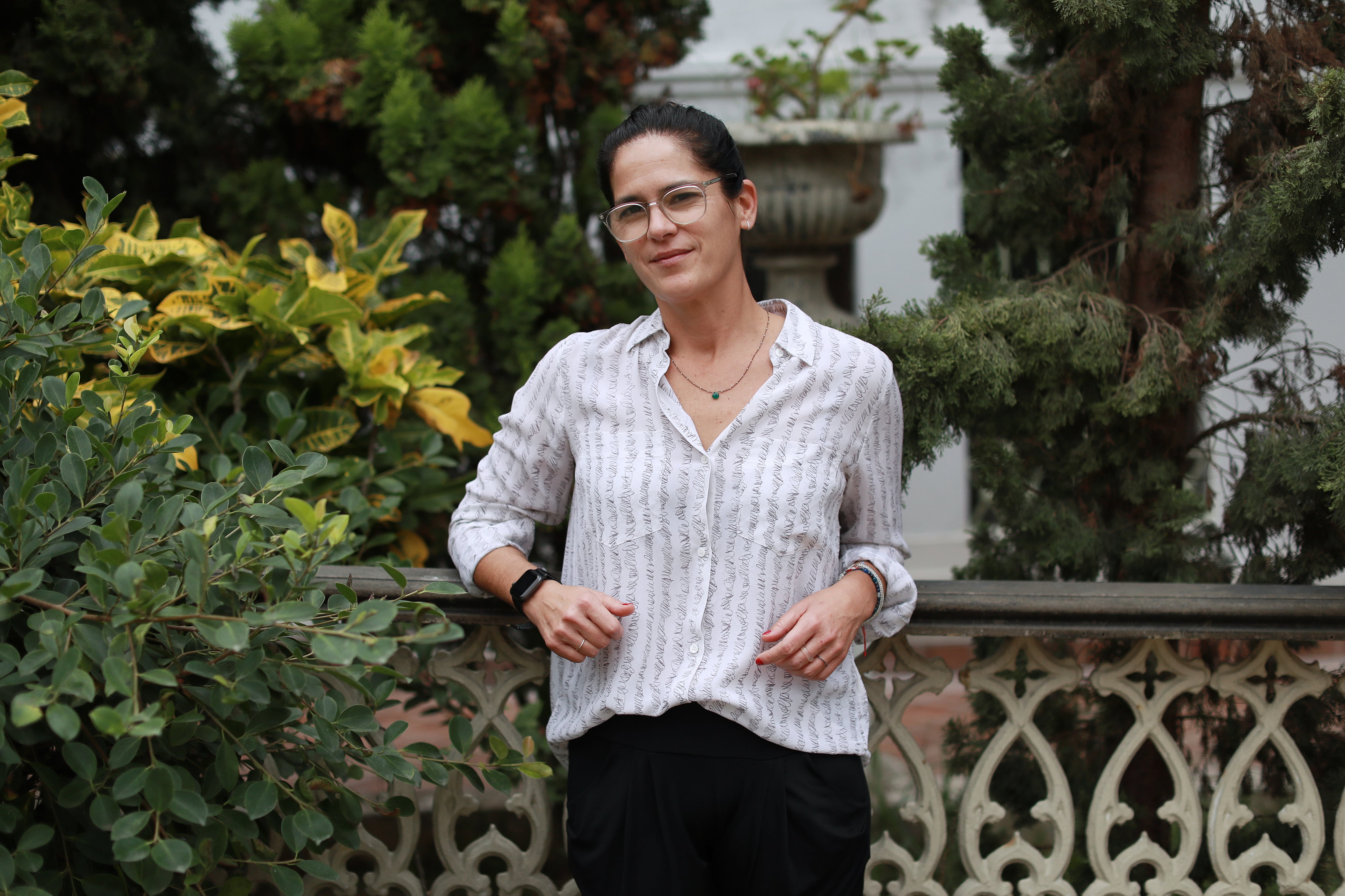 "Las personas capaces de buscar un destino en un lugar totalmente ajeno me generan una gran empatía y emoción", señala la escritora. (FOTOS: ALESSANDRO CURRARINO / GEC)