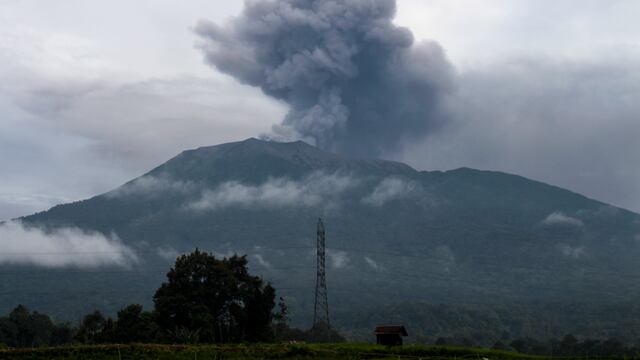 Al menos 11 muertos en la erupción del volcán Merapi en Indonesia