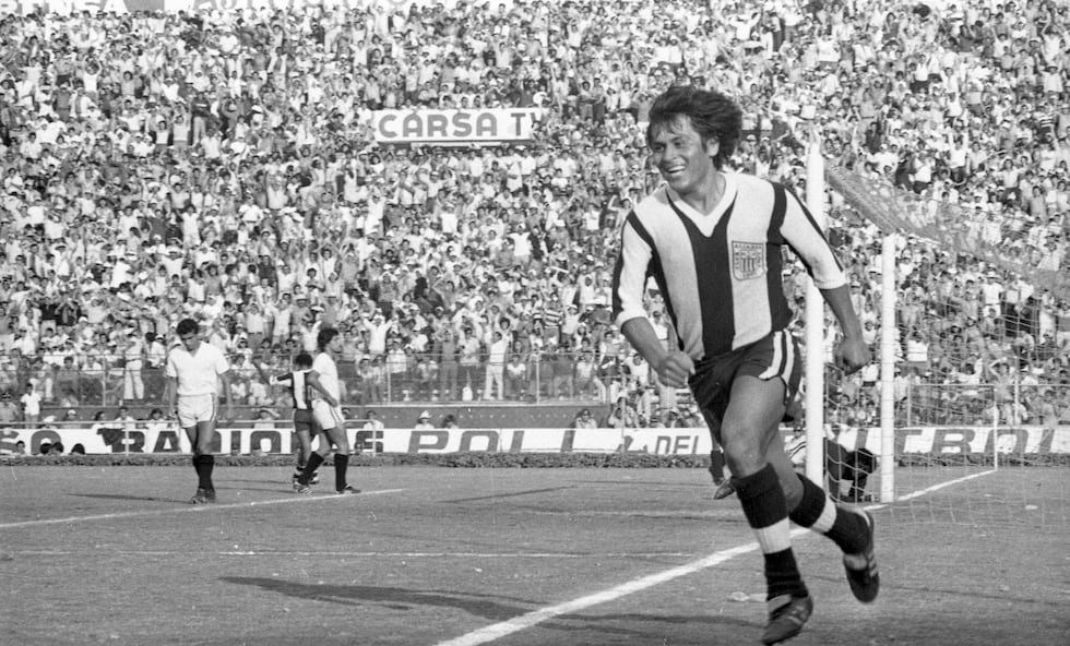 Con su gambeta endiablada, Hugo Sotil hizo del espacio mínimo una ventaja y del talento una expresión inolvidable del fútbol aliancista.