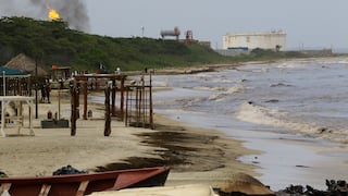 Venezuela: Un derrame de hidrocarburos afecta parte de la costa de Carabobo
