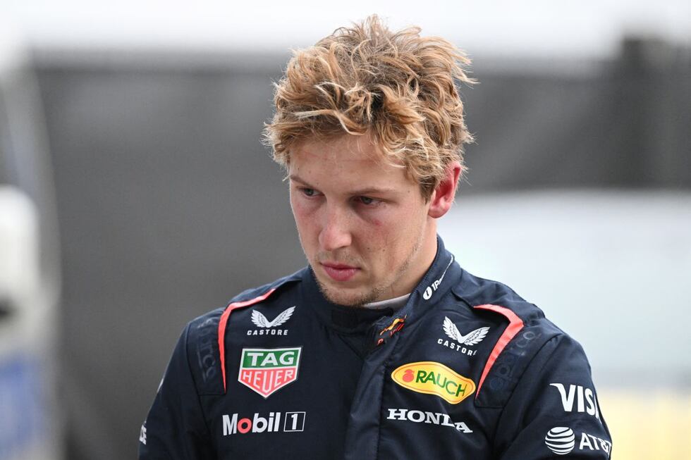 El arranque de 2025 no miente: Red Bull no está para experimentos. McLaren arrasó en China con un 1-2 impecable, Mercedes resucitó en el podio y Red Bull se fue con Verstappen cuarto y Lawson vagando perdido, sin un punto. | Foto: AFP