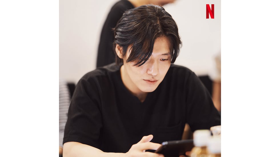 Kang Ha-Neul es un actor y modelo surcoreano que también se une a "El juego del calamar". Es conocido por su papel en "Herederos", serie disponible en Netflix.