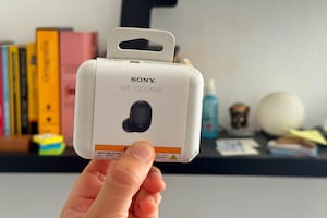 El empaque de los Sony WF-1000XM6 mantiene el enfoque sostenible de la marca, con materiales de papel y un diseño compacto. (Foto: Christian Mestanza)