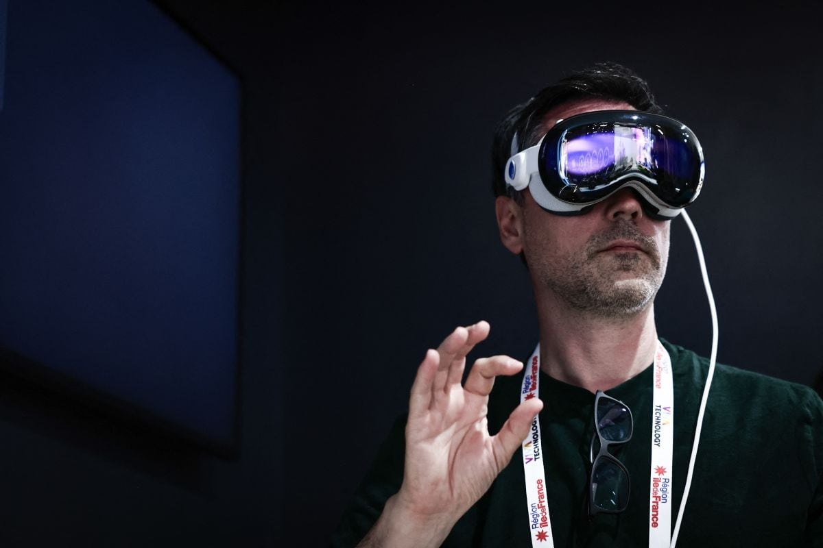 El metaverso es un universo digital que promete revolucionar la interacción humana mediante la fusión de realidades físicas y virtuales.