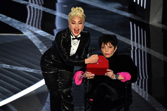 Presentando el premio a Mejor película