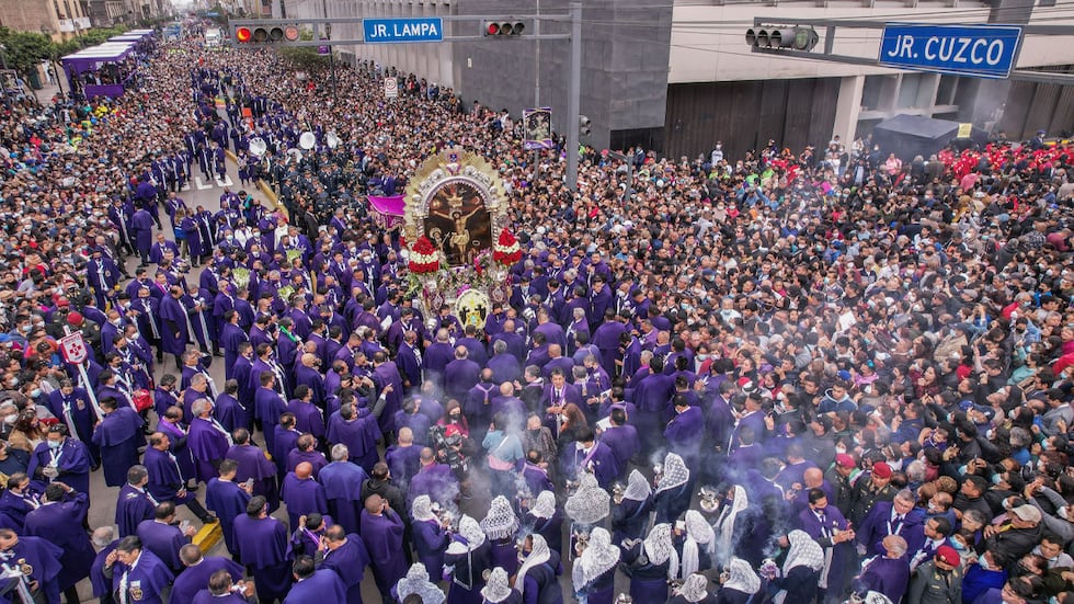 Mira, primer recorrido del Señor de los Milagros: horario, rutas y más de la procesión del “Cristo de Pachacamilla” | Foto: Andina