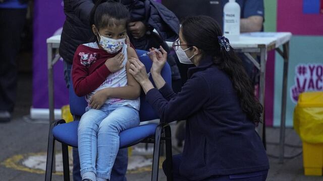 Chile inicia la vacunación contra el coronavirus en las escuelas de niños de 6 a 11 años