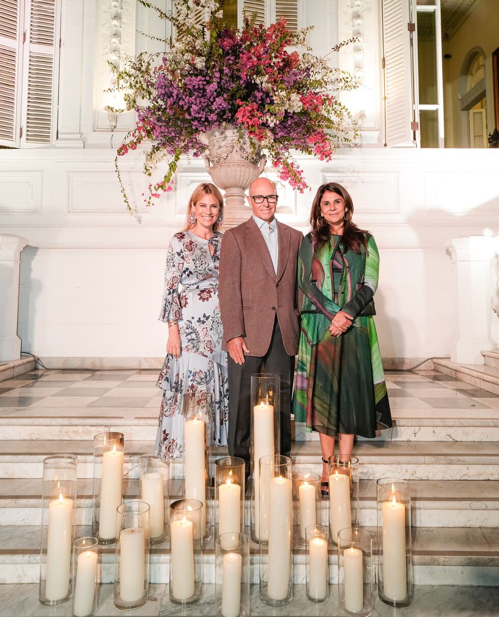 Liz Foy de Osma, Felipe de Osma Berckemeyer y Rochi del Castillo en la ceremonia de inauguración de la muestra “María, materialidad divina” en el museo Pedro de Osma. Barranco.