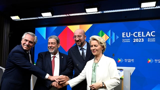 Unión Europea y la Celac culminan una cumbre “histórica” que sirve para impulsar su relación