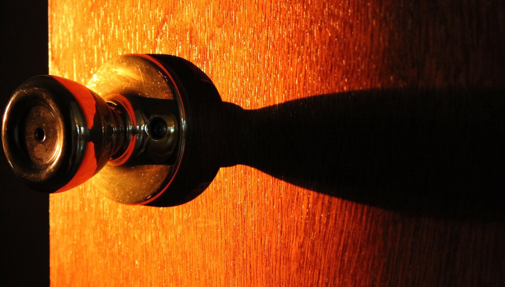 Con conocimientos básicos podrás arreglar la manilla de tu puerta que quedó suelta. (Foto: Pixabay).