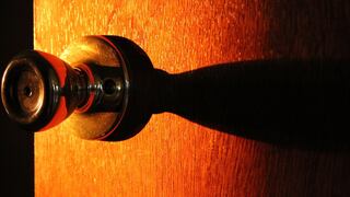 Esta es la manera más sencilla de arreglar la manilla suelta de tu puerta