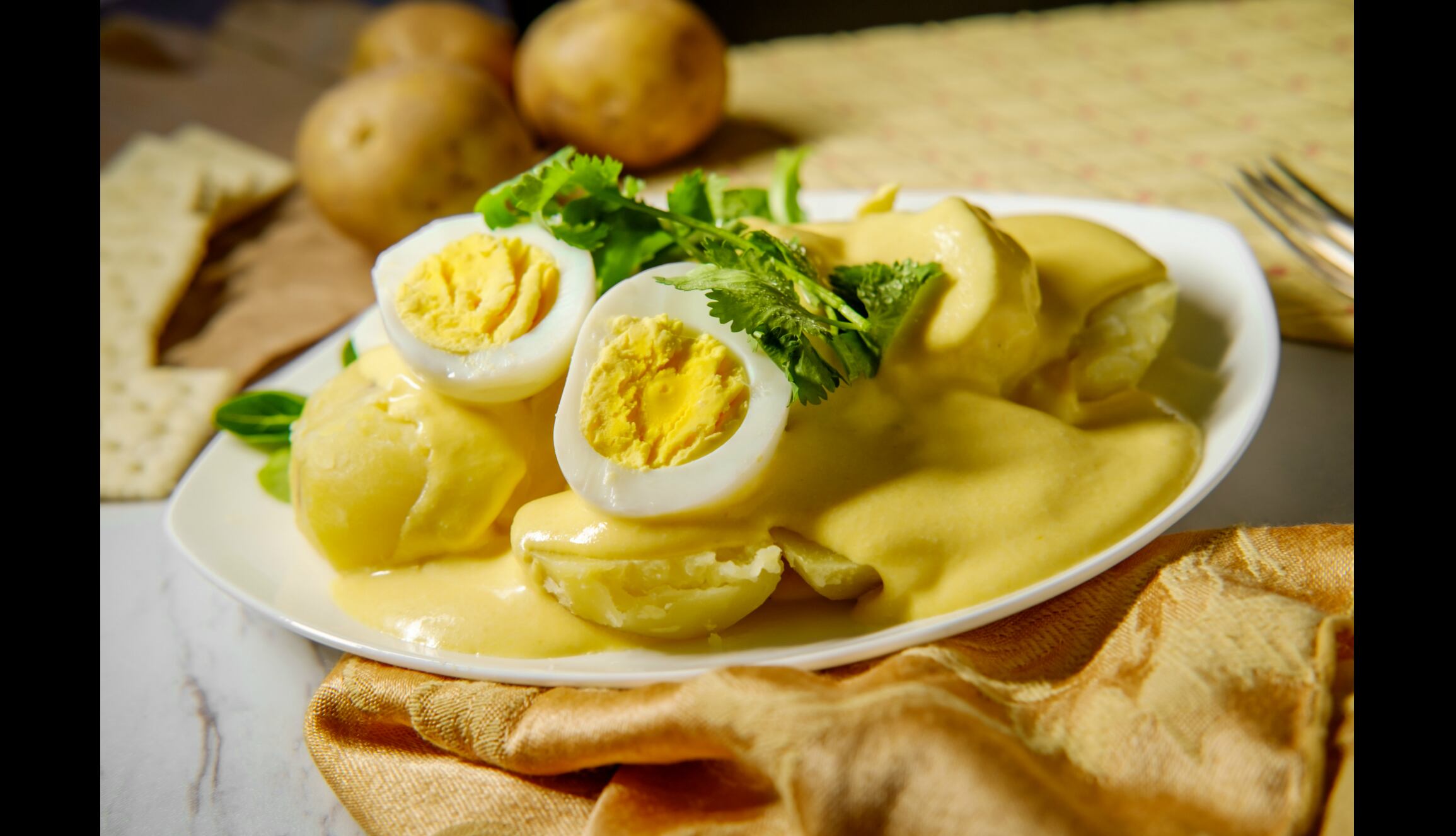 Infaltable en cualquier mesa: la tradicional papa a la huancaína. Foto: Shutterstock.